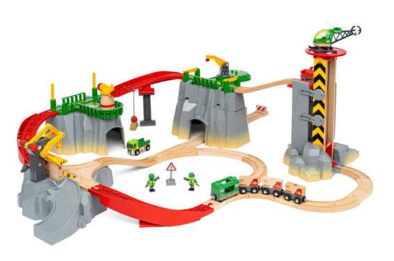 BRIO World 36010 Gebirgs-Frachten Set - Riesiger Eisenbahn-Spaß mit 2 Kränen, Frachtverladestation,